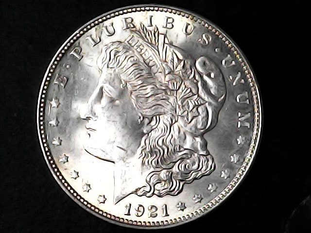 Silver Morgan Dollar Left-facing profile of Liberty wearing a Phrygian cap, with 'LIBERTY', "E PLURIBUS UNUM" and '1921' inscriptions on a black background with case